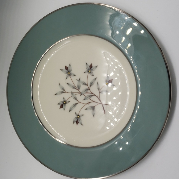 LENOX KINGSLEY X445 CHINA SERVICE for (4) 5 piece setting/ Platter/Replacements - Picture 13 of 16